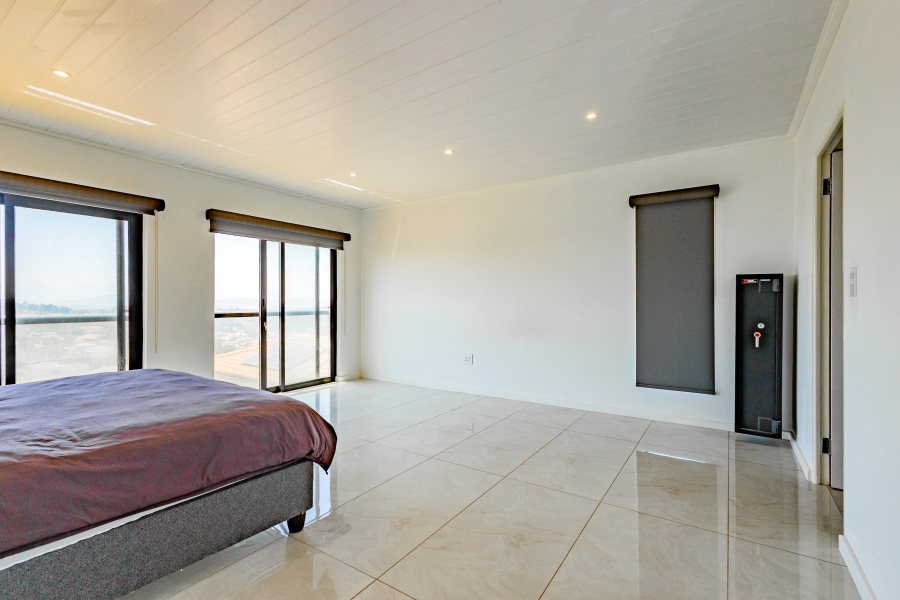 4 Bedroom Property for Sale in Oude Westhof Western Cape